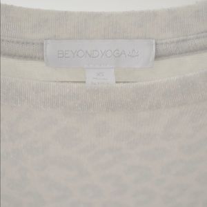 Beyond yoga Leopard Sweatshirt